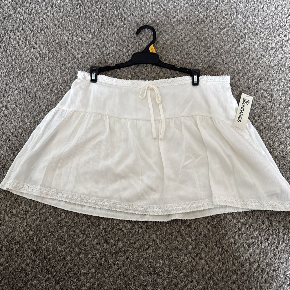 Womens Winter White Cameo No Boundaries Peplum Mini Skirt size L (12-14)